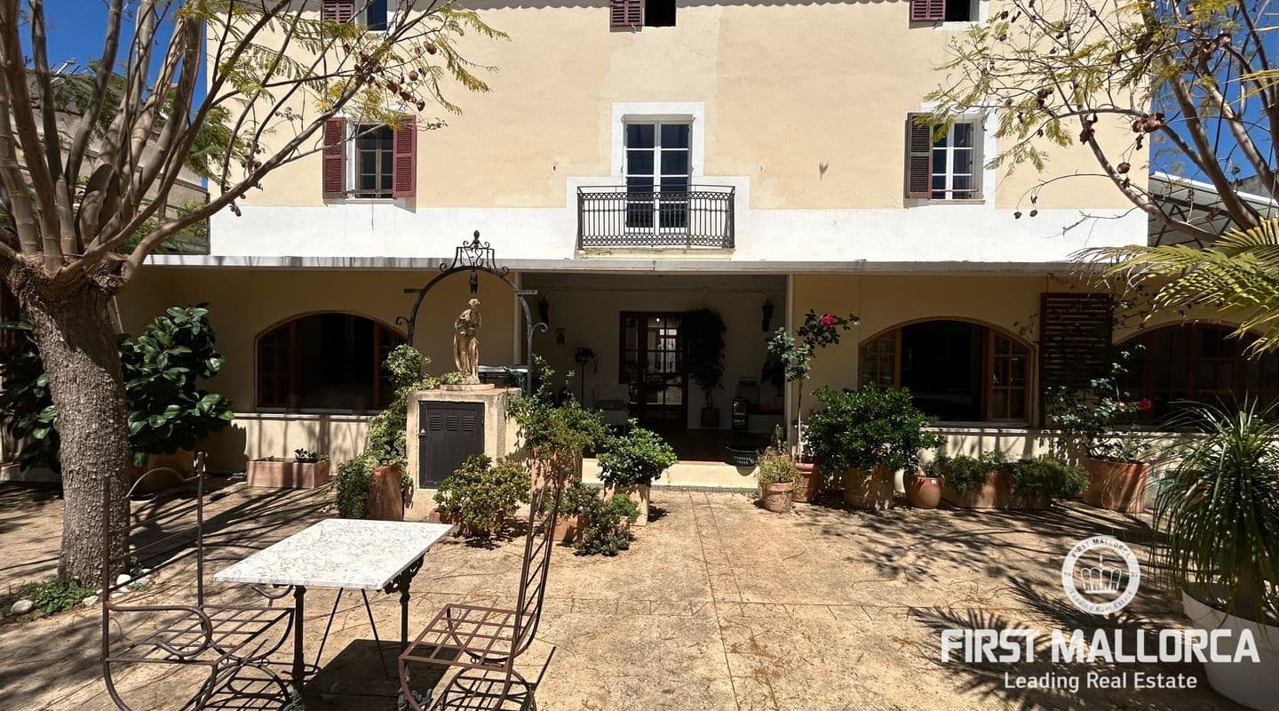 Stunning Seven-Bedroom Traditional House in Establiments, Palma