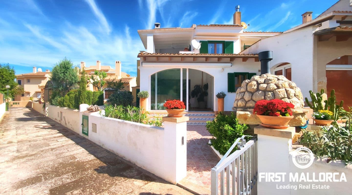 Charming Three-Bedroom Semi-Detached House near Es Trenc Beach