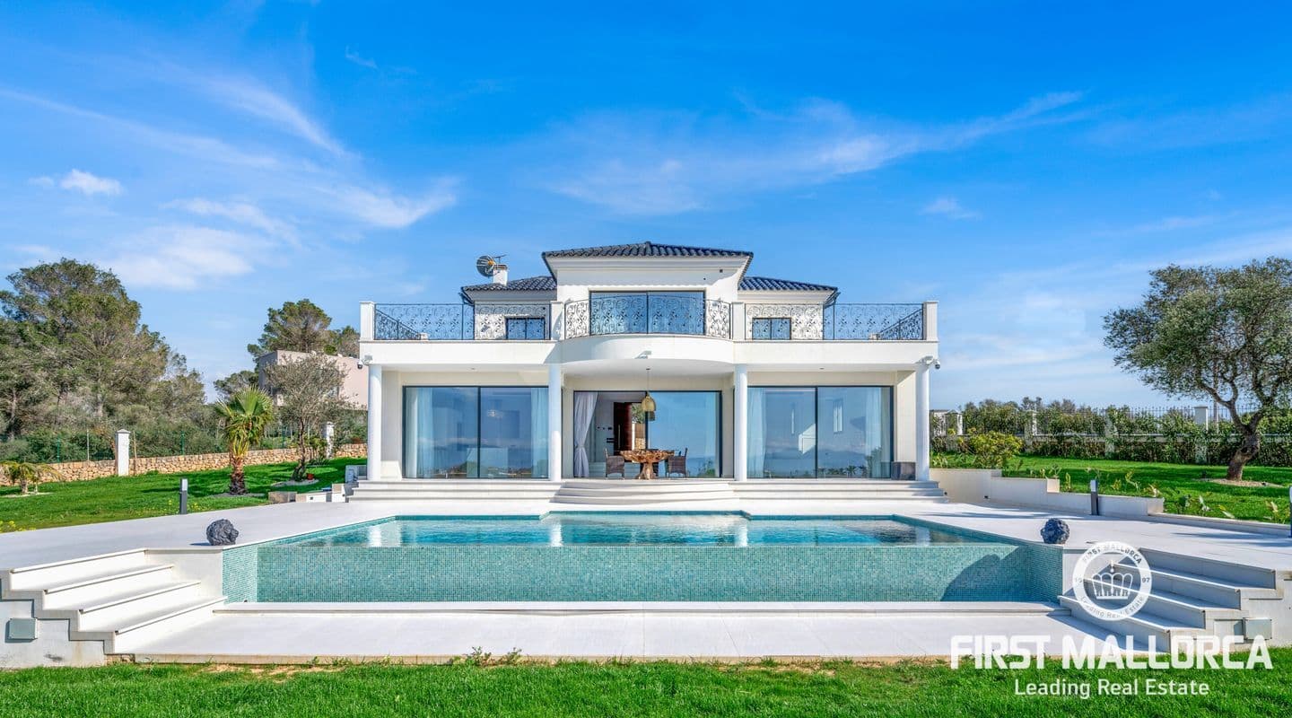 Elegant Four-Bedroom Villa with Panoramic Sea Views in Son Gual