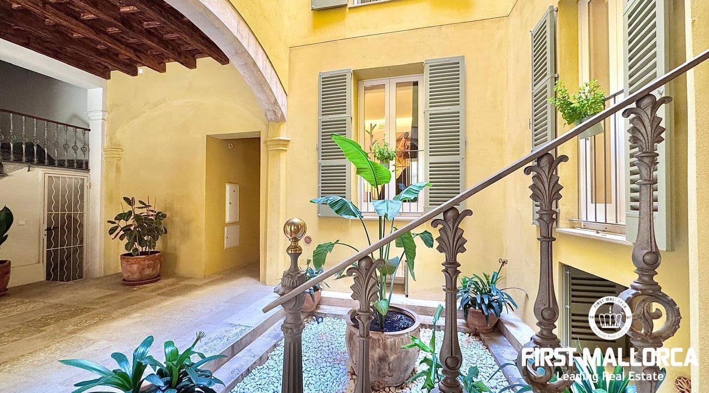 Stylish Two-Bedroom Duplex in Historic Palma Old Town