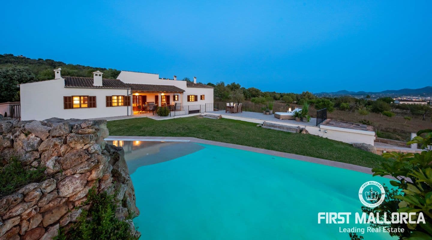 Renovated Five-Bed Villa with Guest House and Pool in Manacor