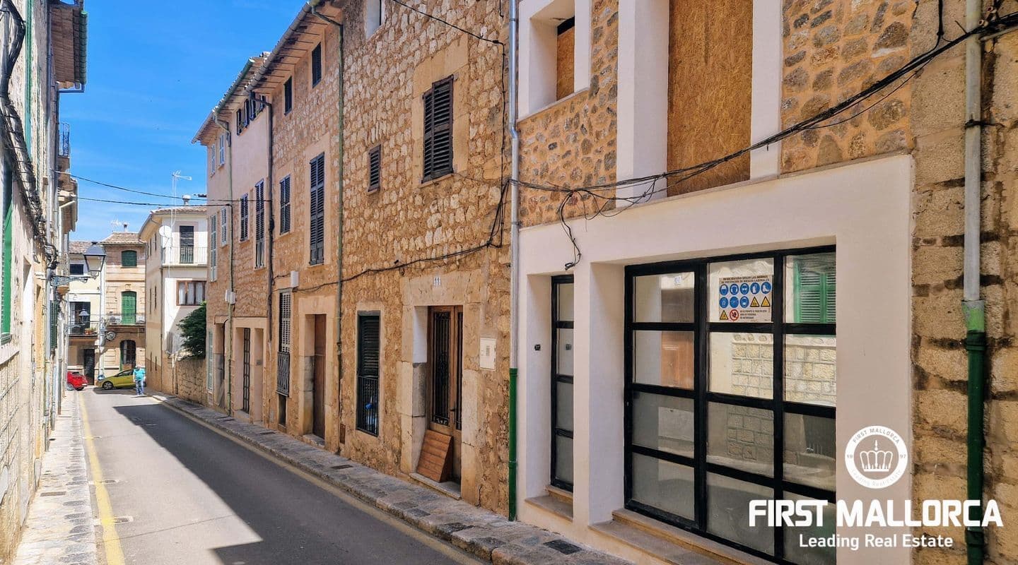 Charming Renovated Townhouse with Potential Expansion in Sóller