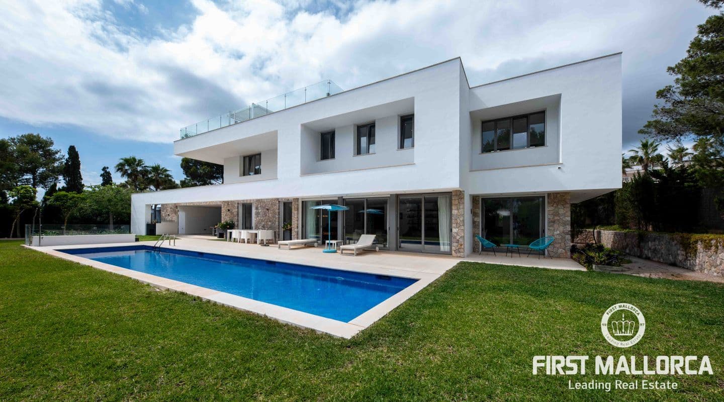 Modern Five-Bedroom Villa with Sea Views in Nova Santa Ponsa