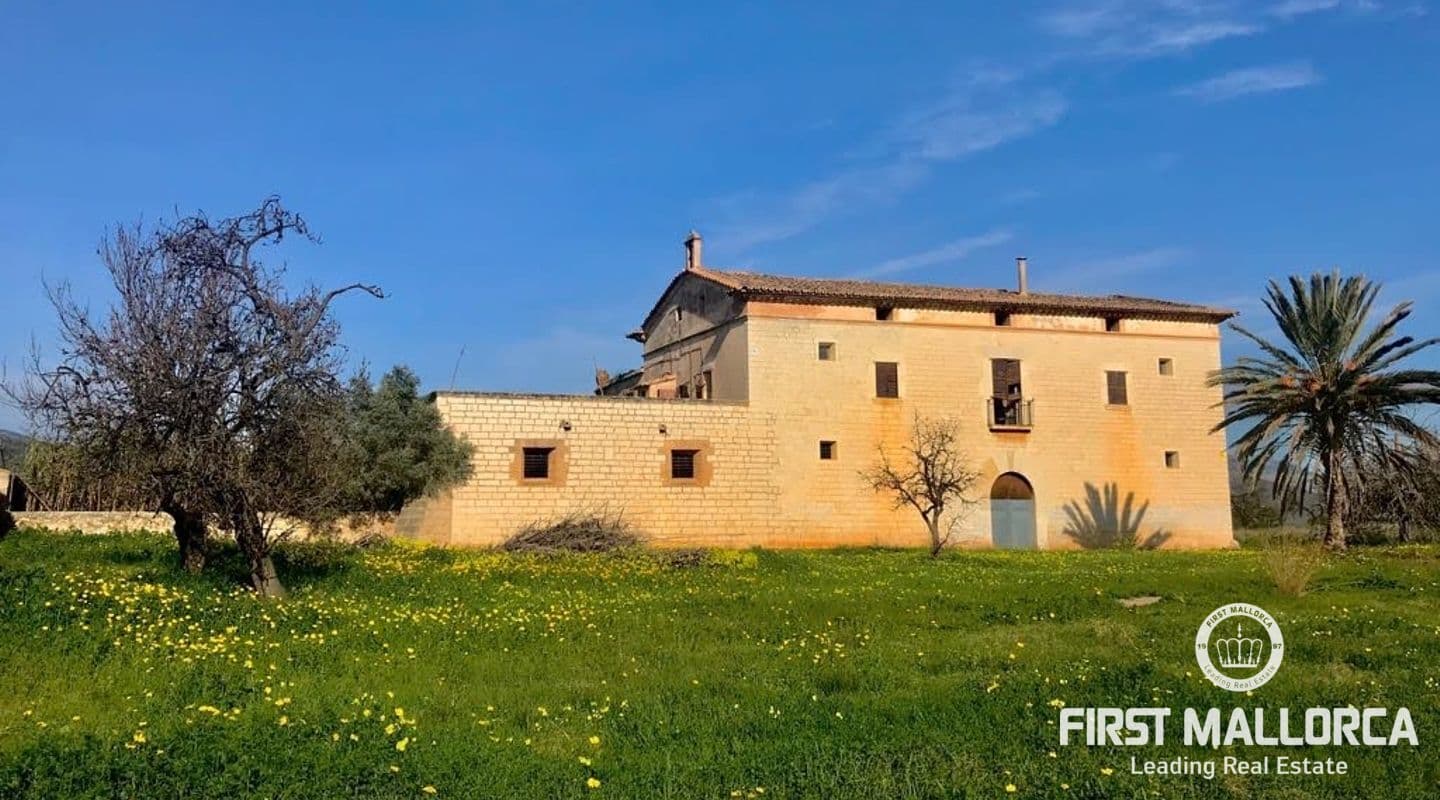 Historic 16th-Century Mansion with Hotel Project in Palma
