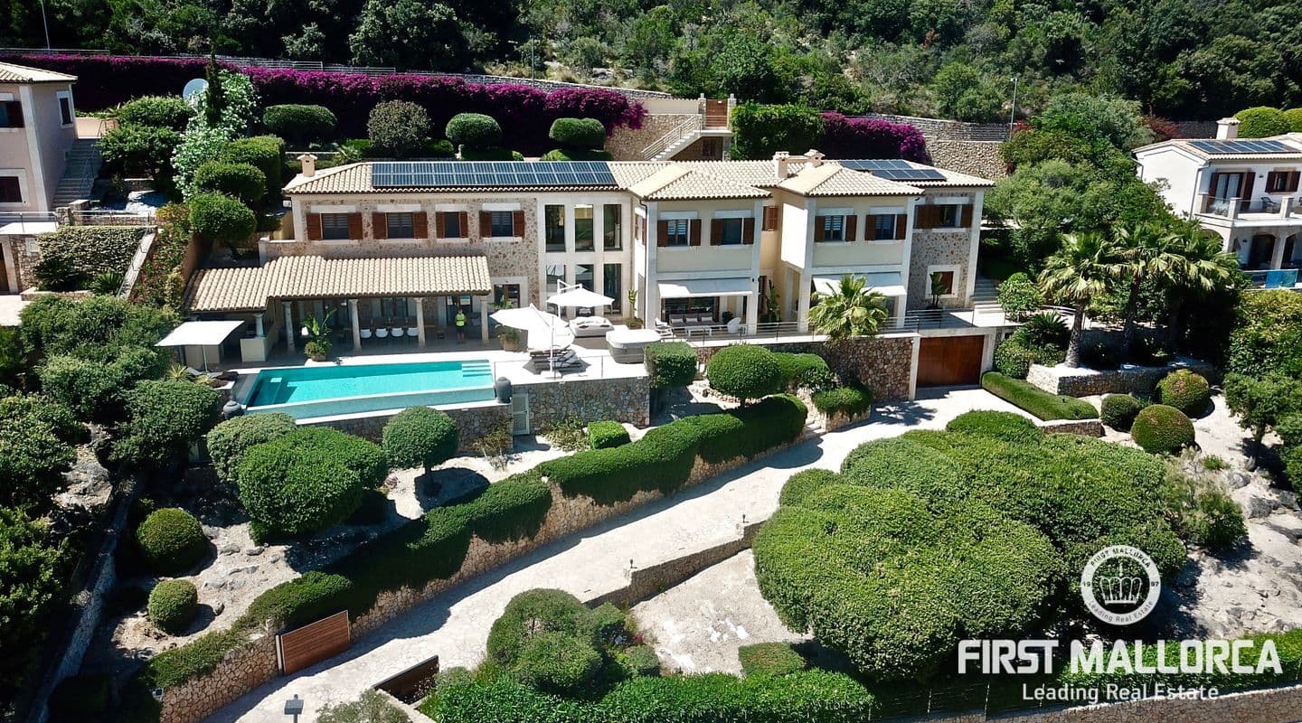 Luxury Six-Bed Villa with Panoramic Views in Pollensa