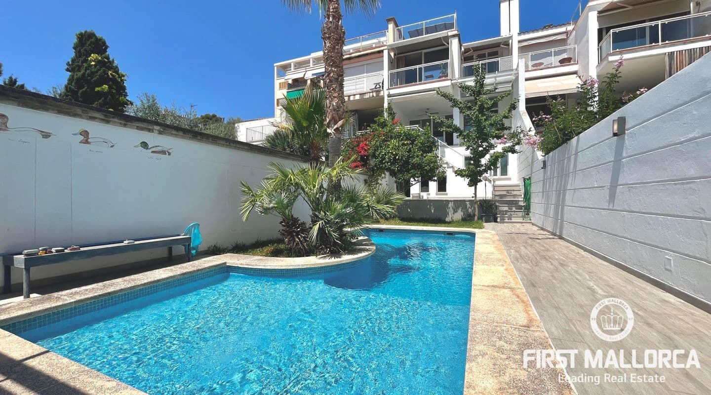 Elegant Townhouse with Garden and Pool in El Terreno, Palma