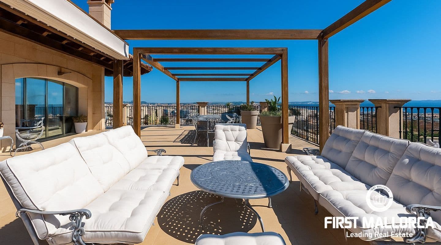 Luxurious Six-Bedroom Penthouse with Panoramic Views in Palma