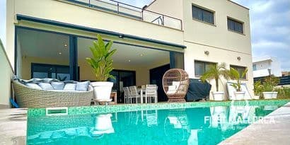 Modern Three-Bedroom Villa with Pool in Marratxí