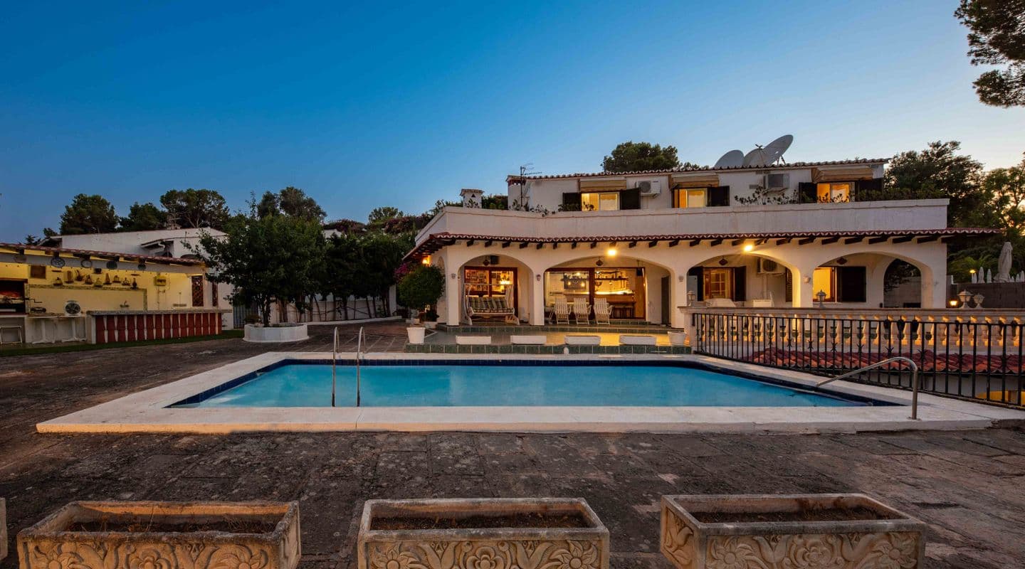 Exceptional Hilltop Villa with Sea Views in Palmanova