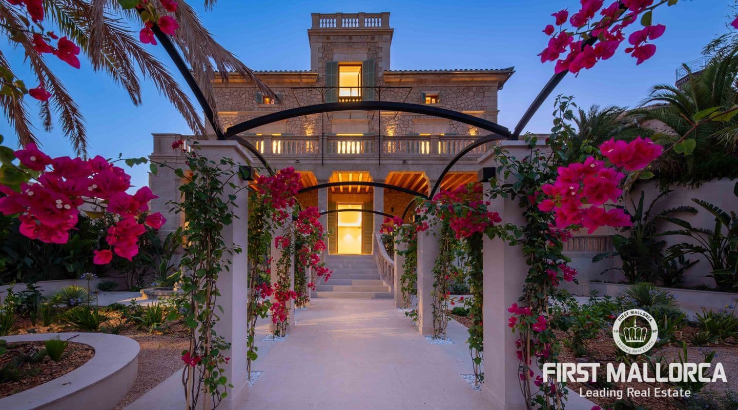 Stylish Five-Bedroom Luxury Villa by Bellver Castle