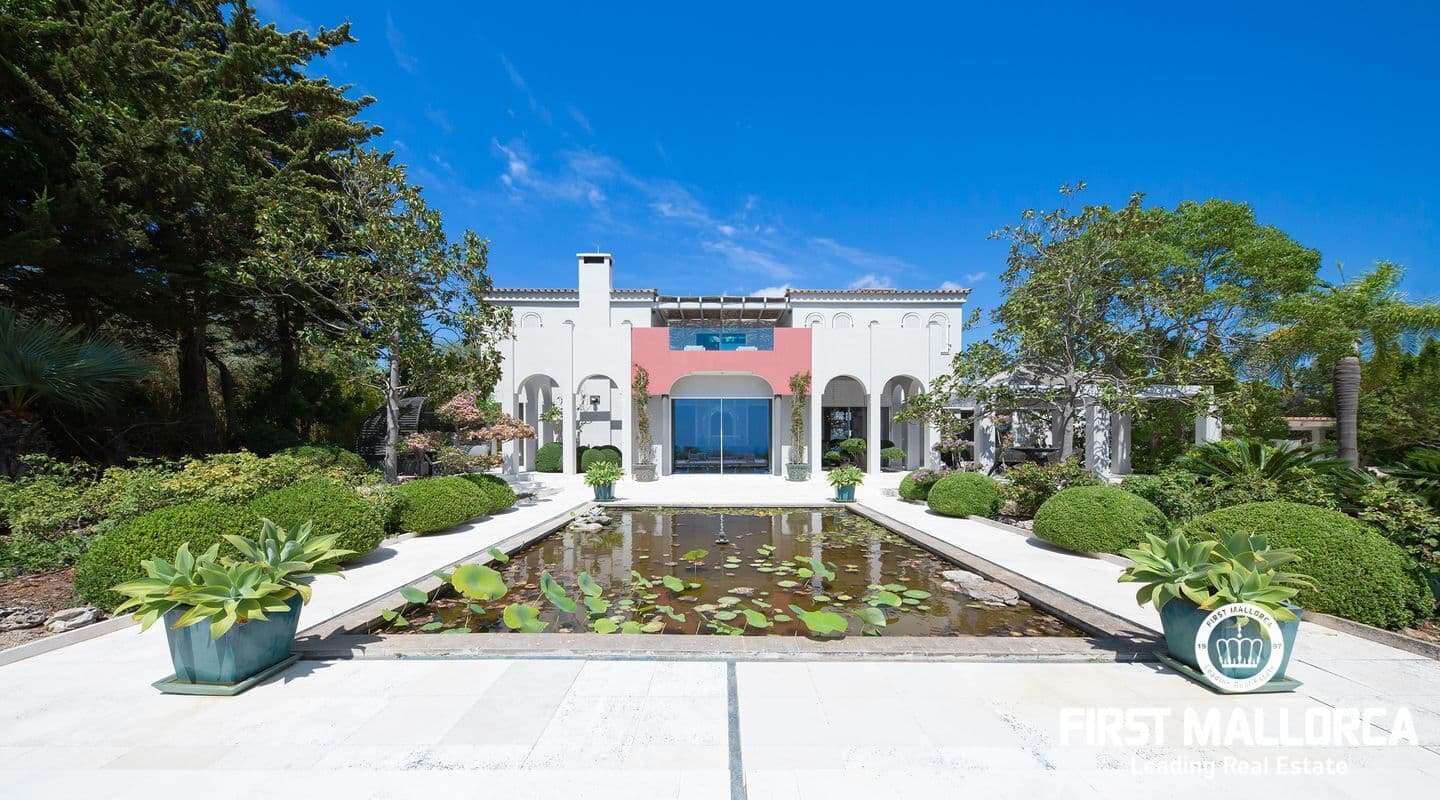 Elegant Four-Bed Villa with Panoramic Views in Son Font