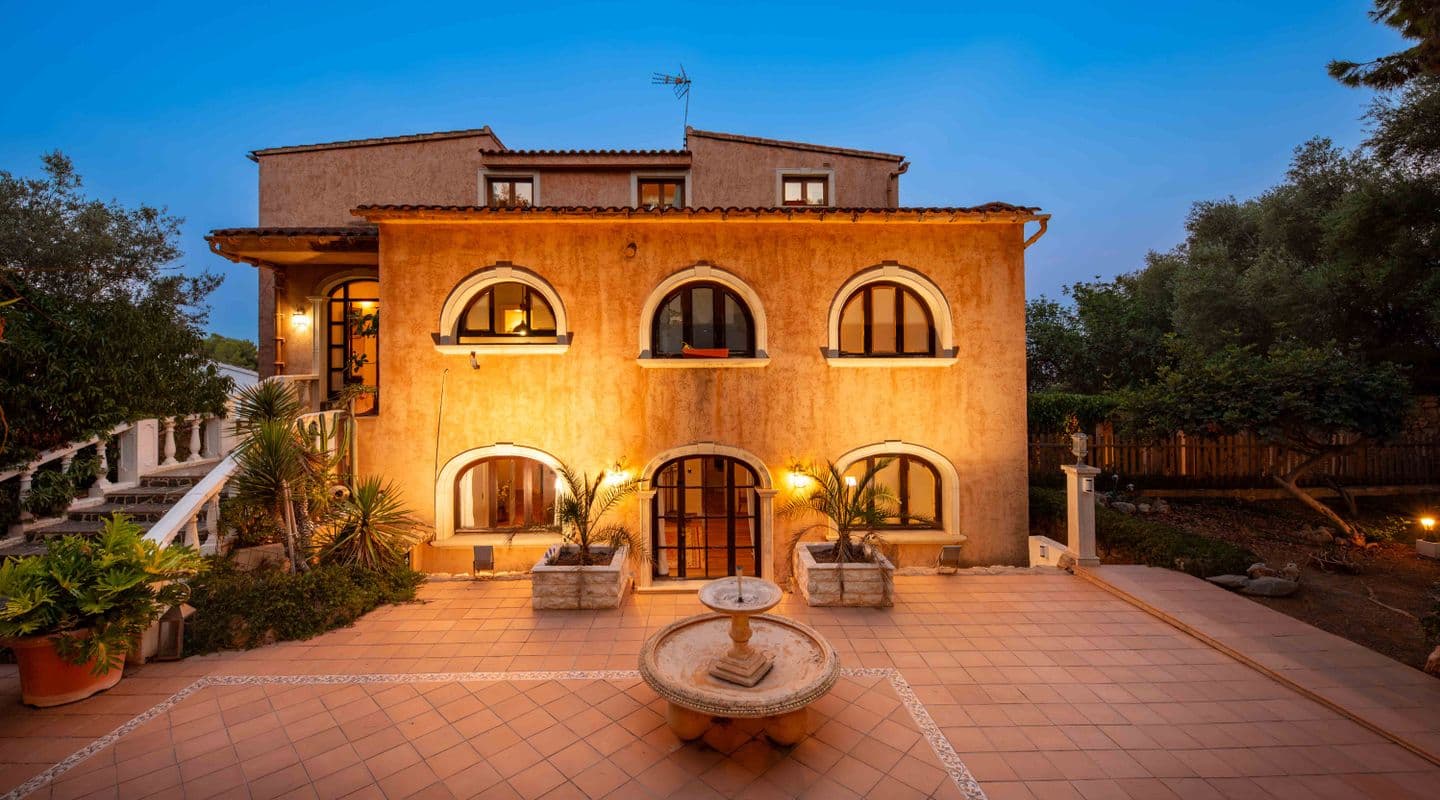 Spacious Mediterranean House with Sea Views in Gènova