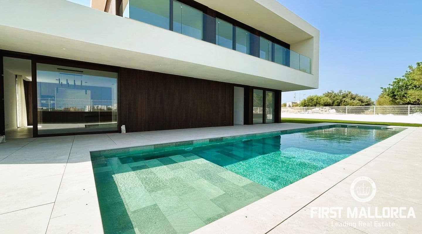 Newly Built Four-Bed Villa with Pool near Cala Millor Beach