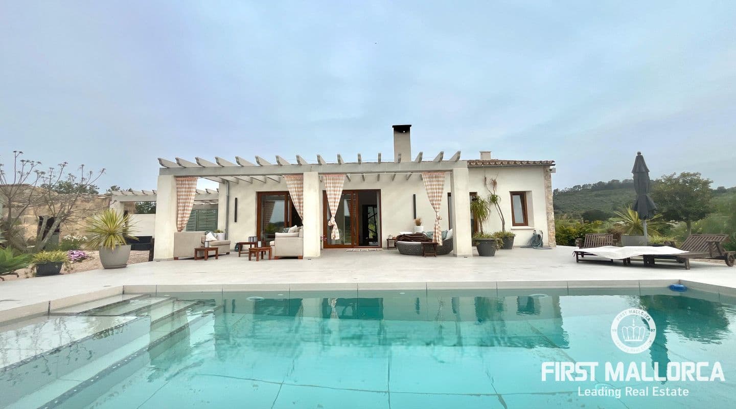 Recently Built Country House with Mountain Views in Sineu