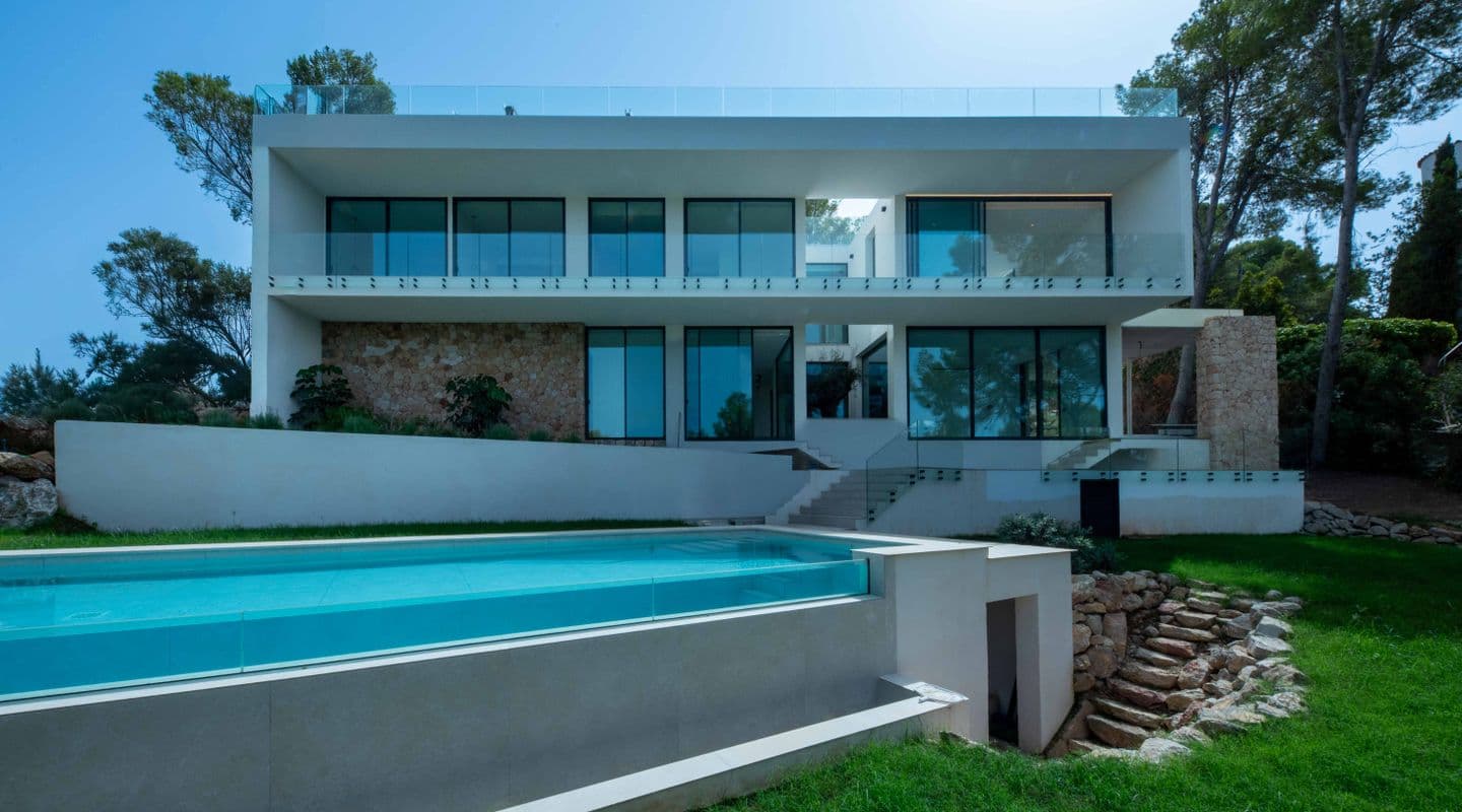 Newly Built Five-Bed Villa with Panoramic Mountain Views