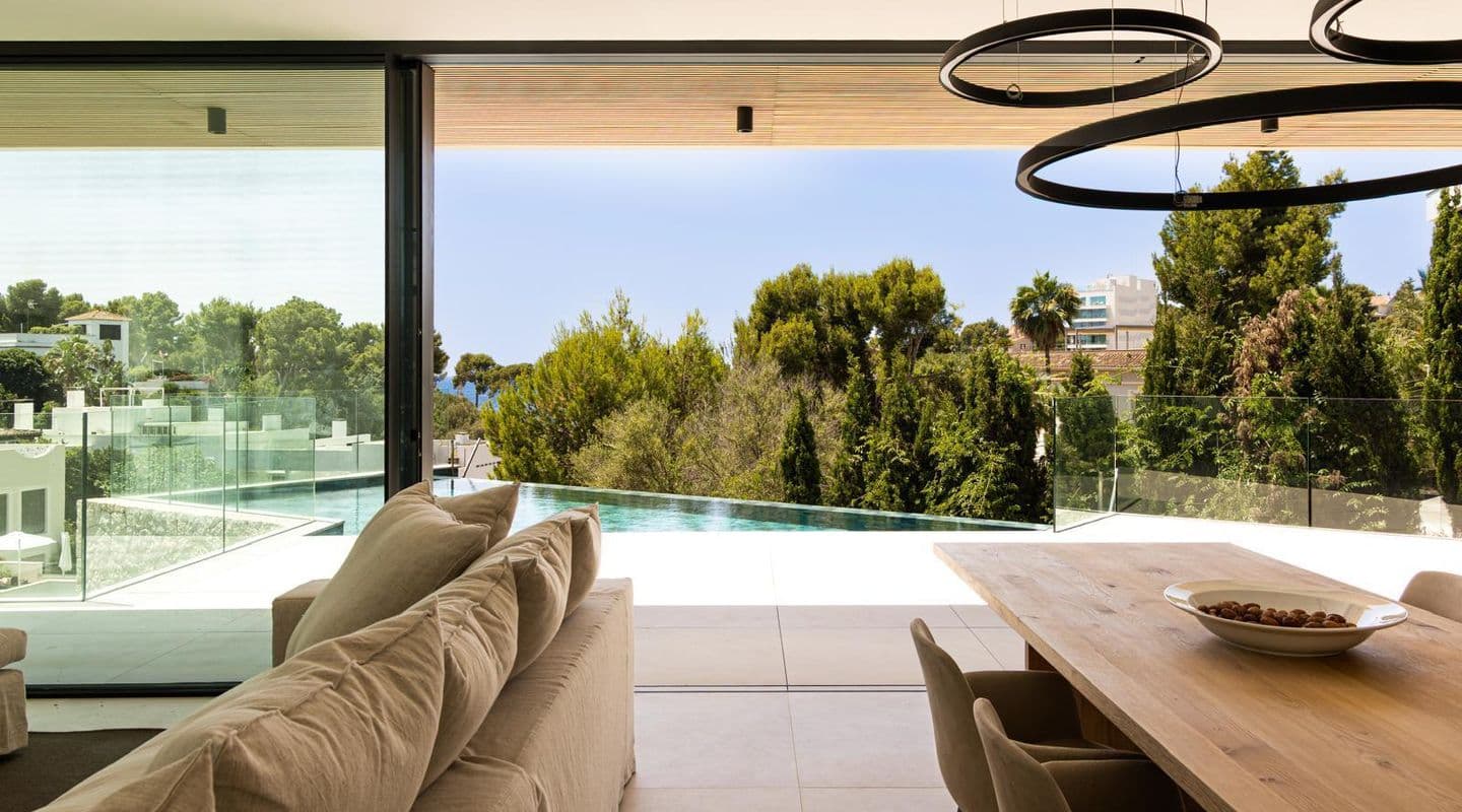 Contemporary Four-Bed Villa Just 150 Metres from the Sea in Bendinat