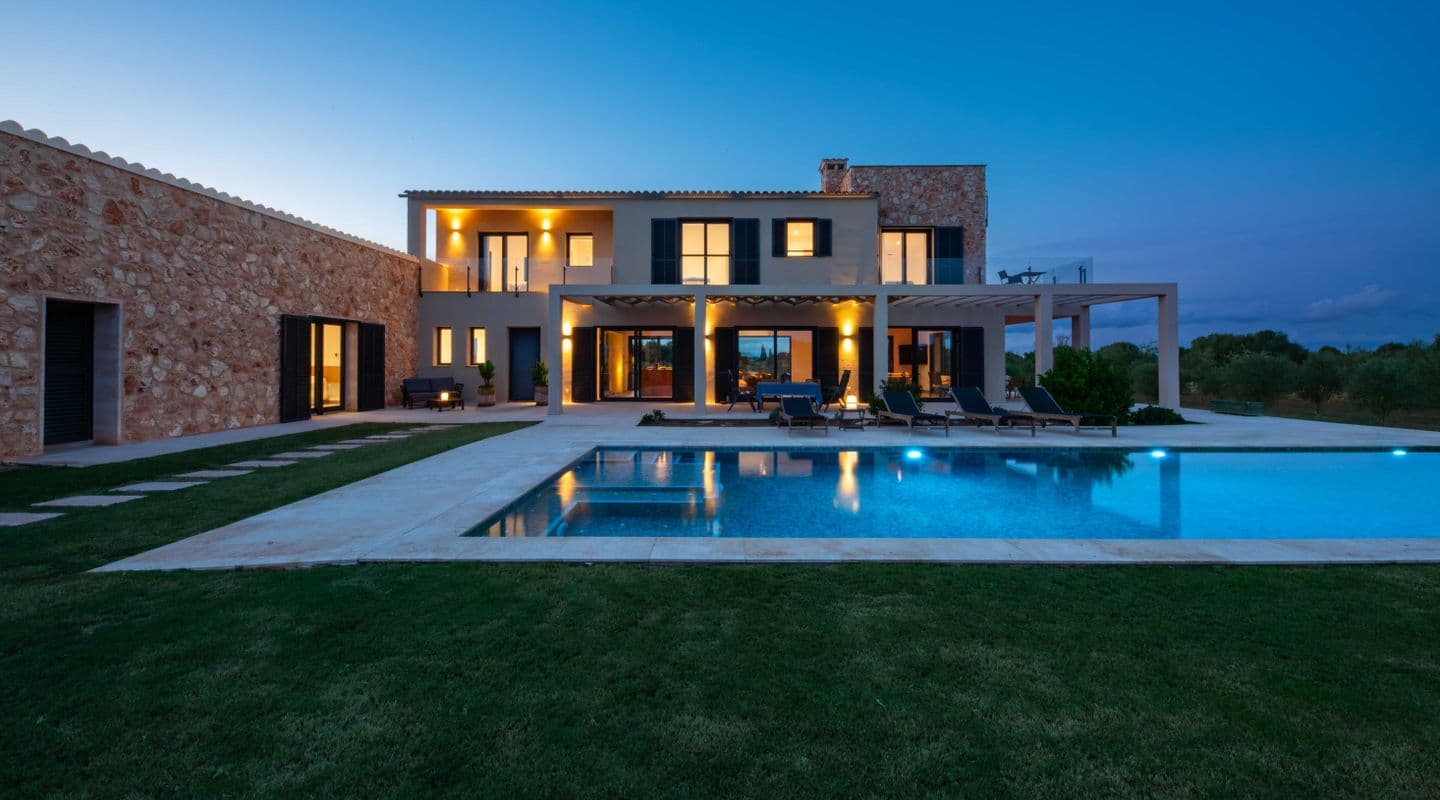Modern Five-Bed Villa with Pool near Ses Salines