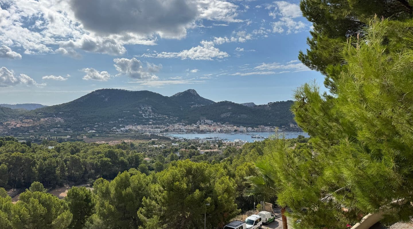Charming 2-Bedroom Apartment with Harbour Views in Puerto de Andratx