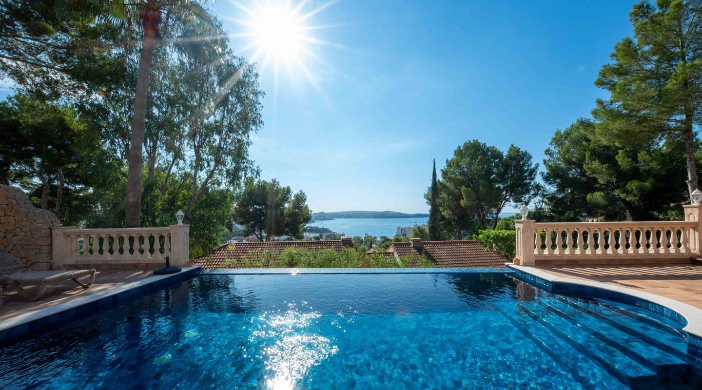 Luxury 4-Bed Villa with Panoramic Sea Views in Paguera