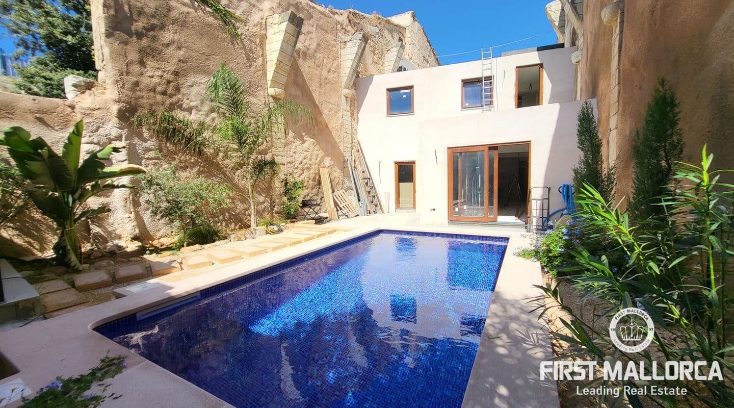 Fully Renovated Townhouse with Pool in Binissalem