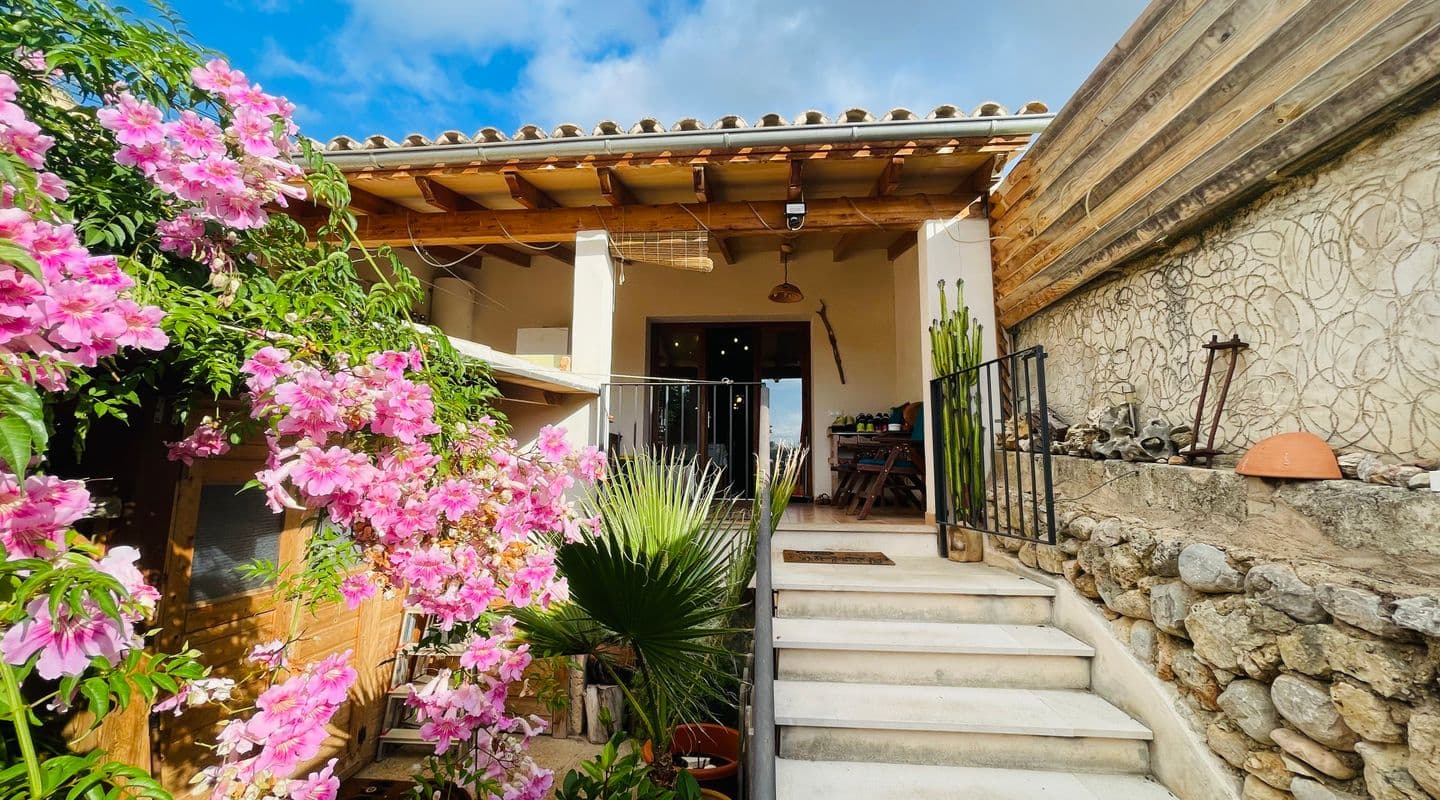 Cosy Three-Bedroom Village House in Búger with Garden