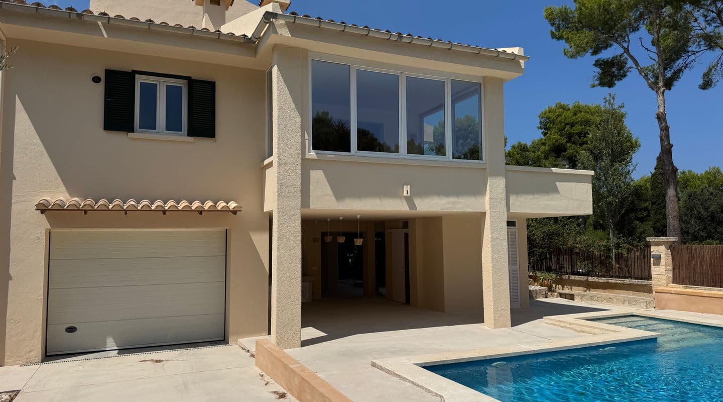 Renovated Four-Bedroom Villa with Pool in Bonaire, Alcudia