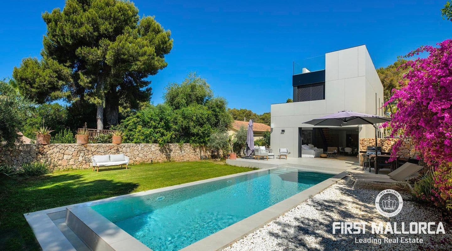 Modern Four-Bed Villa with Spectacular Sea Views in Bendinat