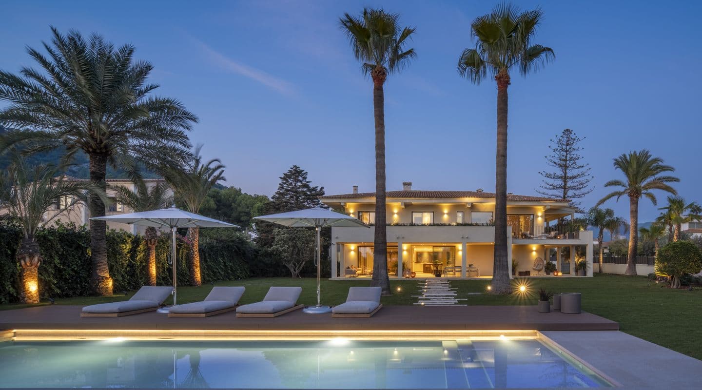 Five-Bedroom Villa with Mediterranean Charm in Palmanyola