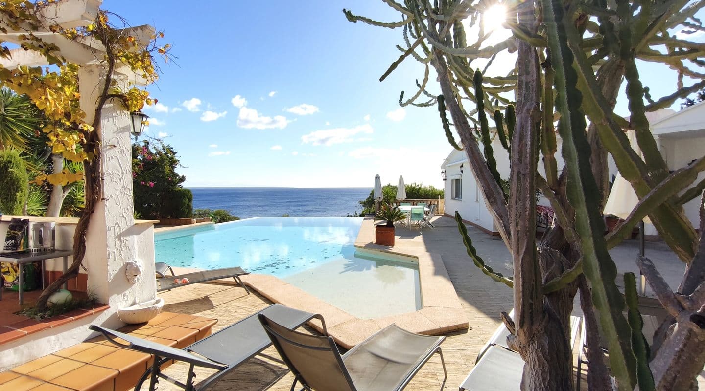 Exclusive Frontline Villa with Infinity Pool in Cala Pi