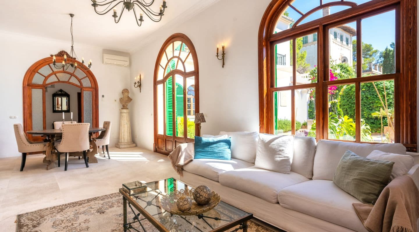 Restored Sea View House with Modern Amenities in Marivent