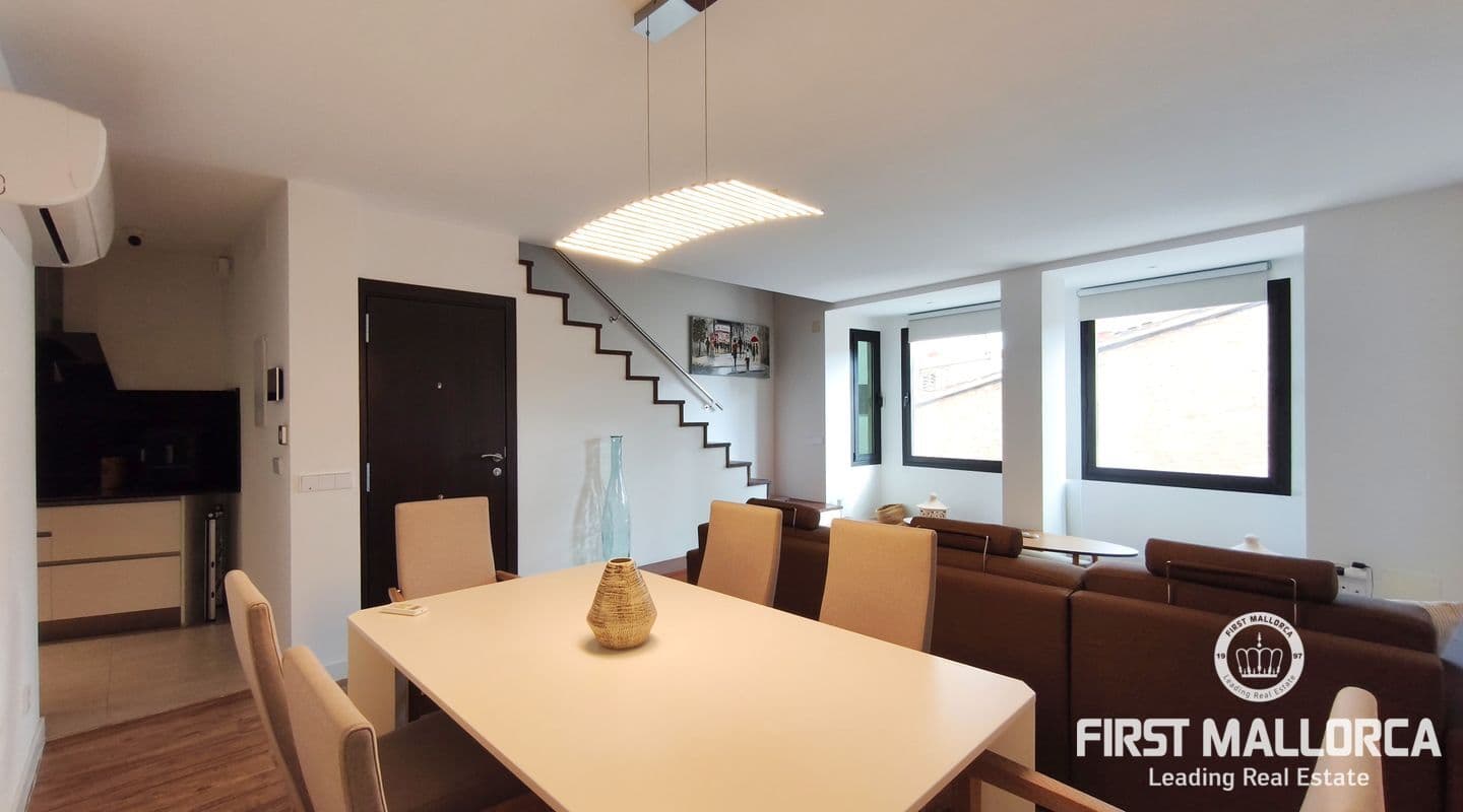 Charming Renovated Townhouse with Versatile Spaces in Llucmajor