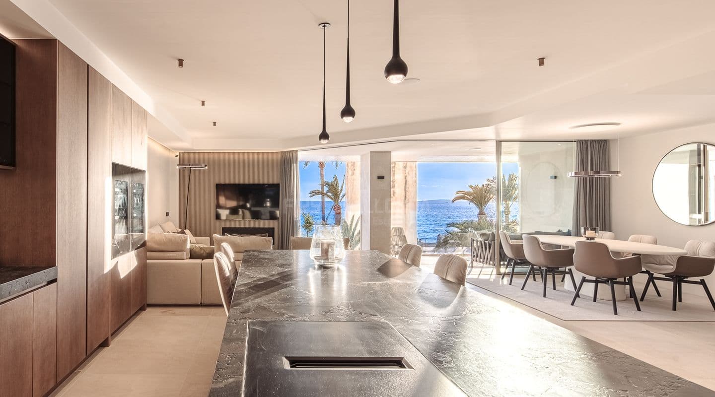 Luxury Seafront Apartment in Portixol