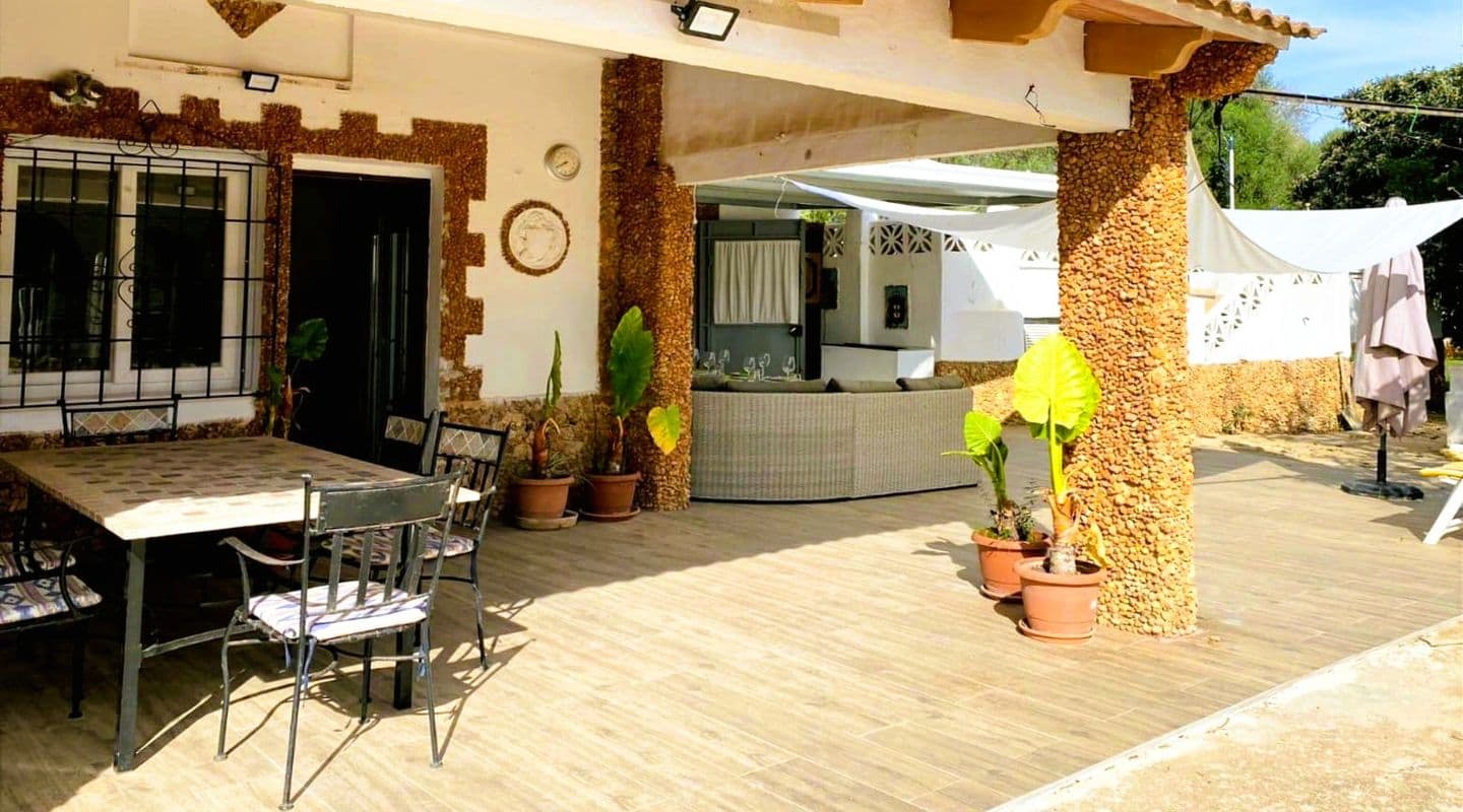 Spacious Four-Bedroom Country House with Private Pool in Sencelles