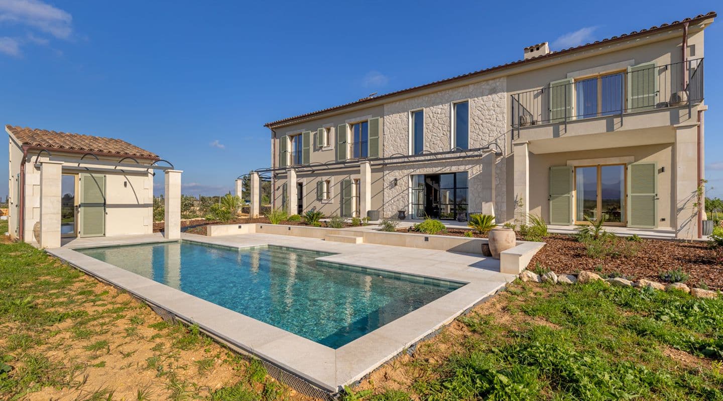 Exclusive Finca with Vineyard and Panoramic Mountain Views in Binissalem