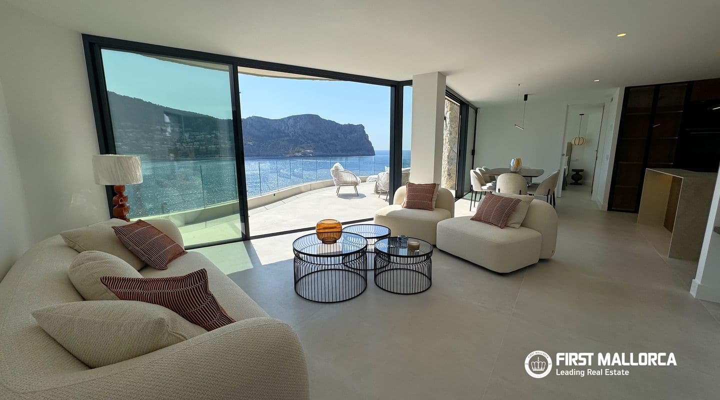 Fully Renovated 2-Bedroom Apartment with Sea Views in Port Andratx