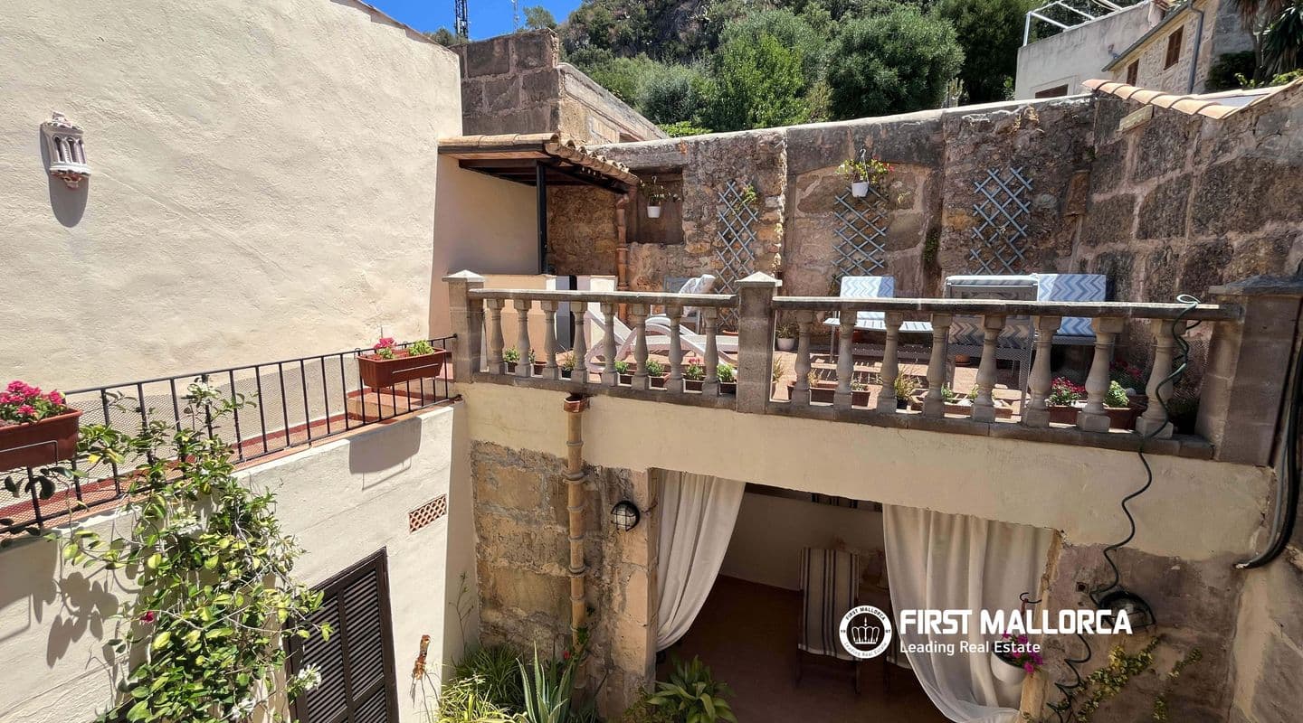 Stunning Fully Renovated Village Home in Pollença