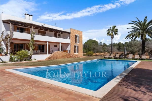 Exceptional Five-Bed Villa with Swimming Pool in Ibiza